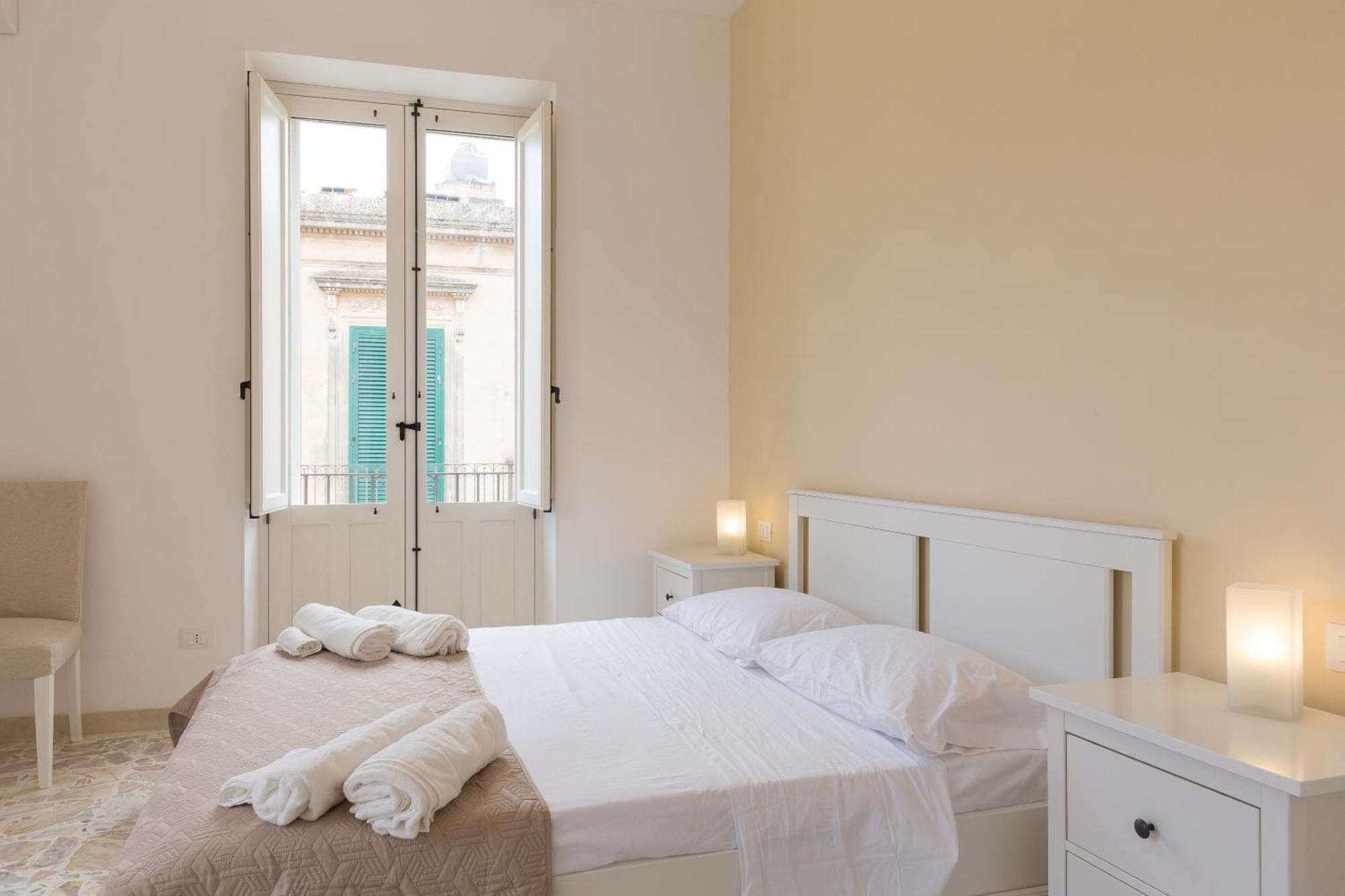Al Corso Apartments Noto Buitenkant foto