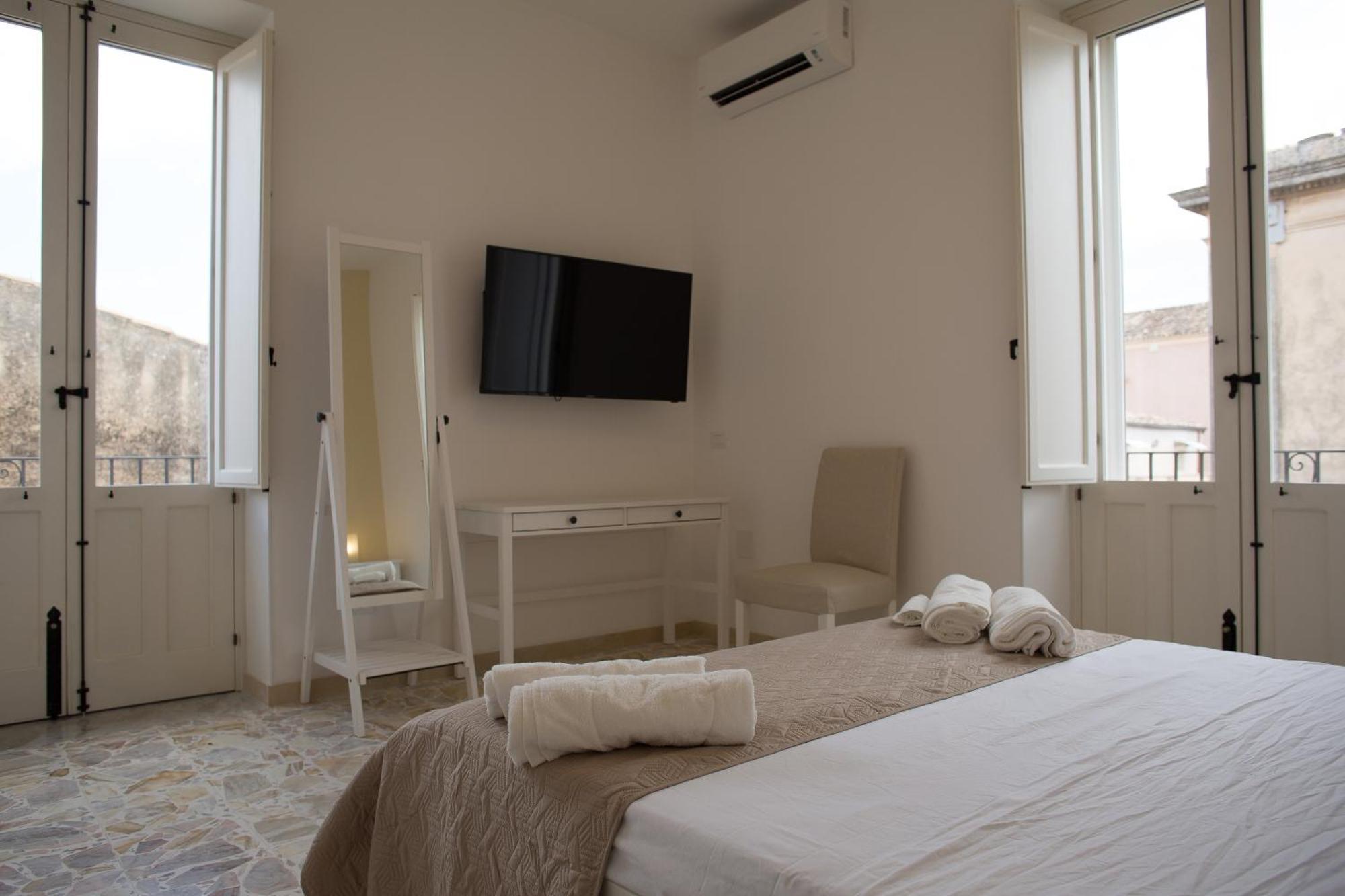 Al Corso Apartments Noto Buitenkant foto