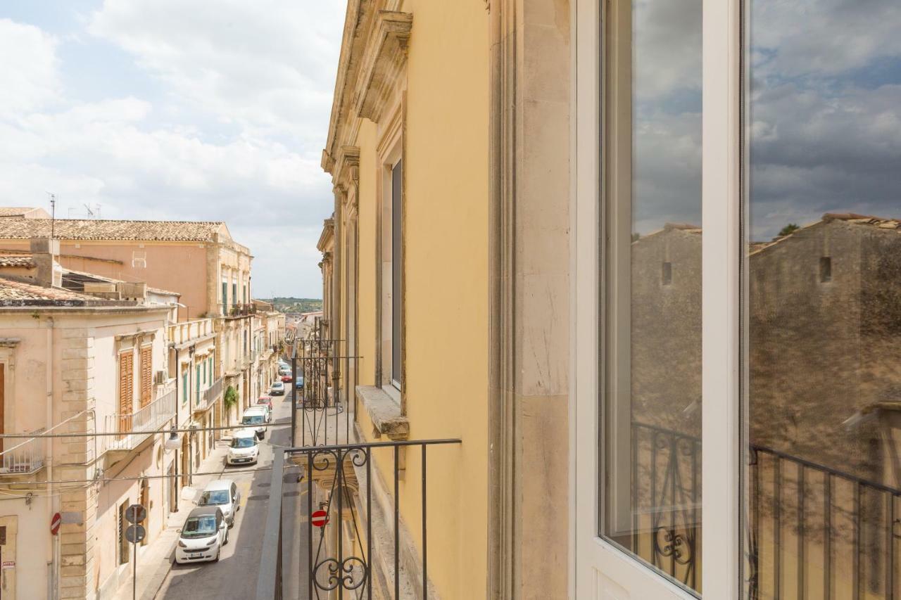 Al Corso Apartments Noto Buitenkant foto